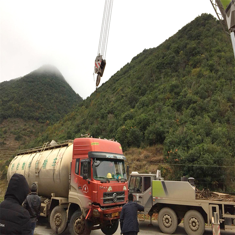 博望道路救援大型车辆吊装